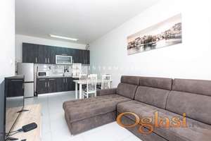 Jednosoban namješten stan sa velikom terasom na prodaju – Bijela, Herceg Novi